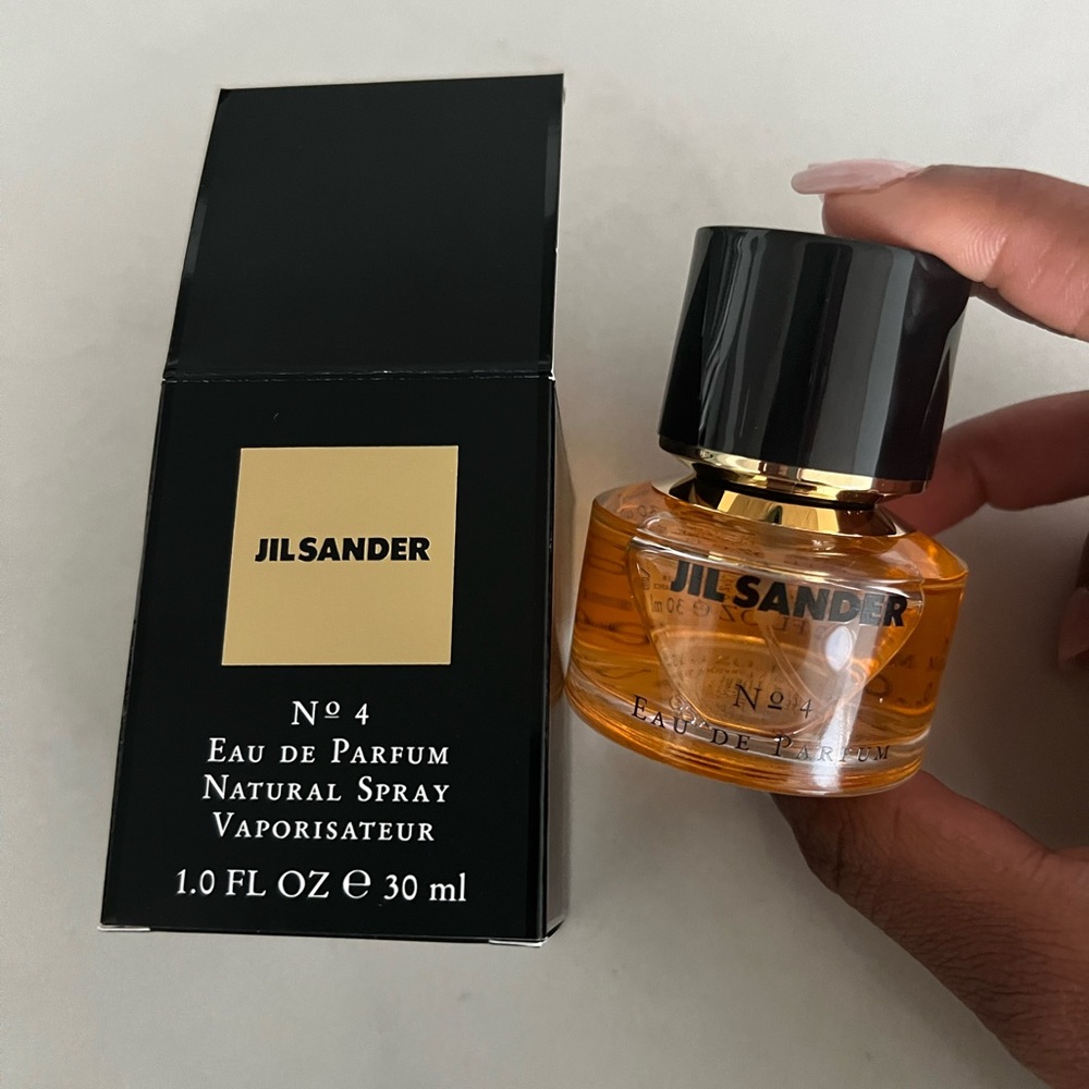 Jil Sander Parfum.The original. Can only get it in Germany. The scent is powdery
